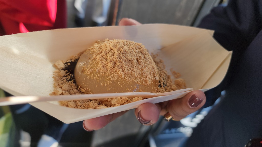 the unique raindrop cake 
