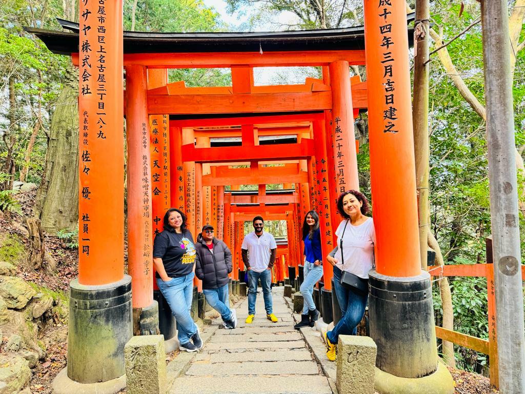 A group photo with the gates