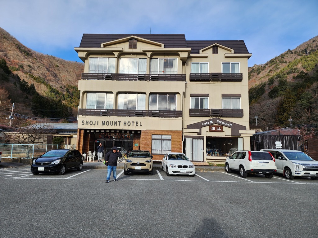 A closer look at Shoji Mount Hotel. The on-site restaurant's right beside it!