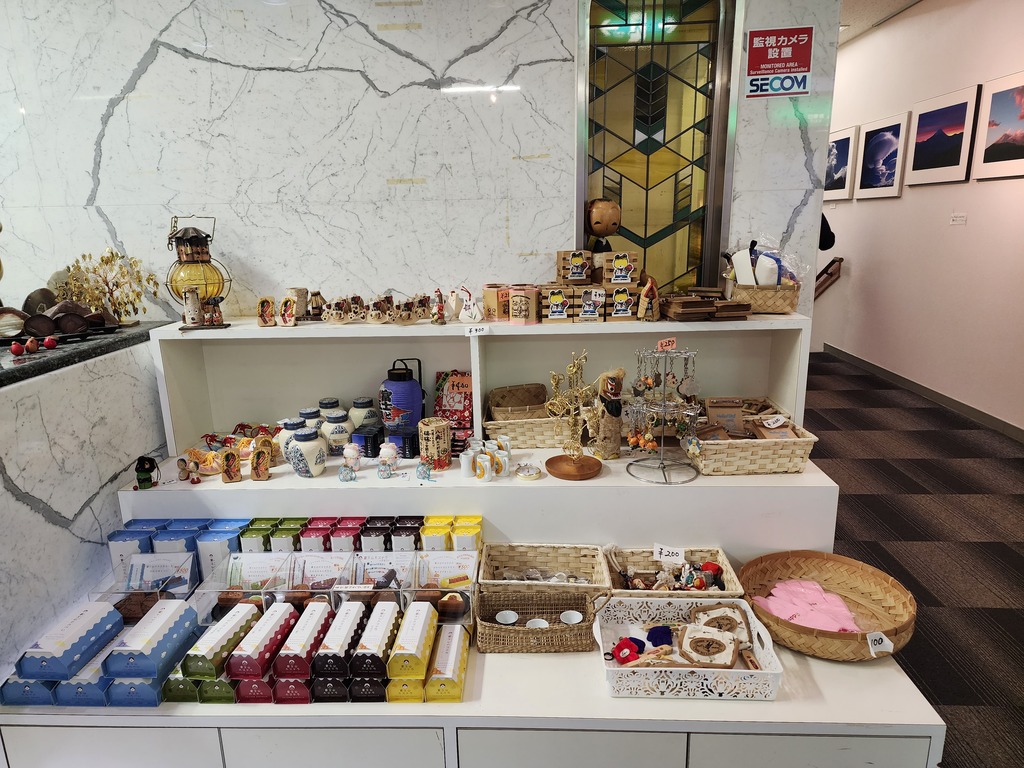 Cute knickknacks and geta sandals