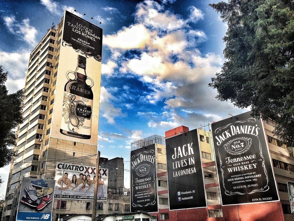 Advertising on the side of buildings, col. Condesa Hipódromo, Condesa, Mexico City