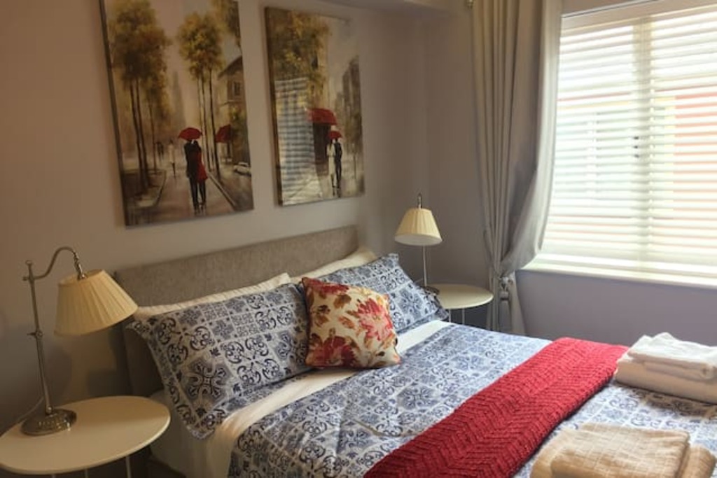 newly decorated two-bedroom in the centre of killarney