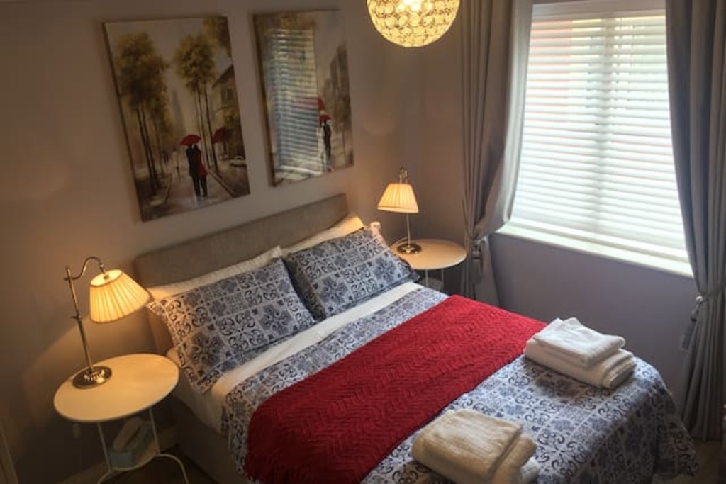 newly decorated two-bedroom in the centre of killarney