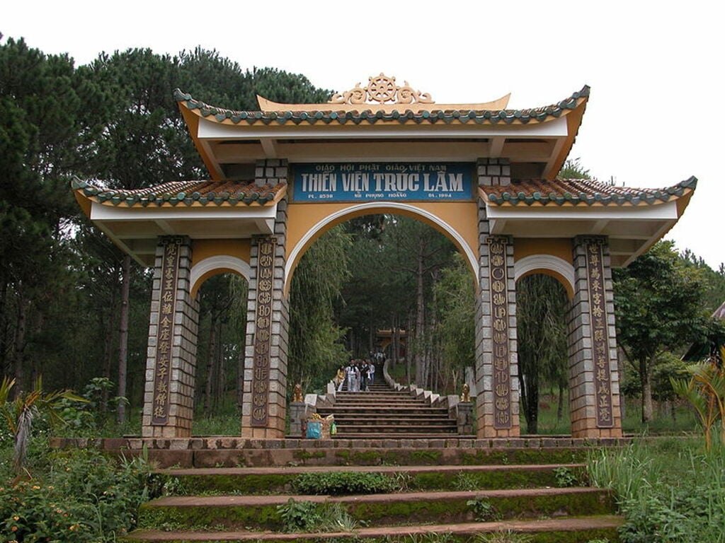 ThienVienTrucLamDaLat entrance gate