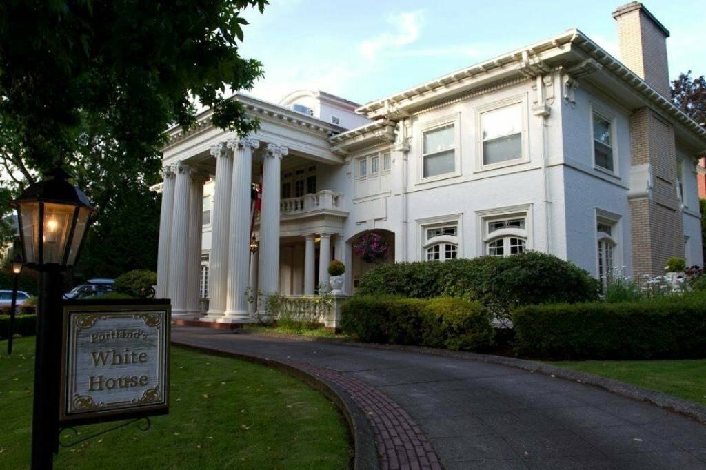 visit the white house! (bed and breakfast)