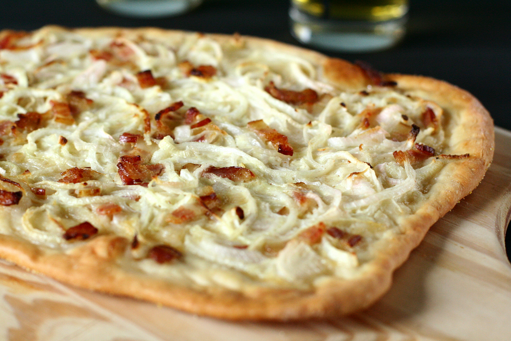 Tarte flambée alsacienne 514471722