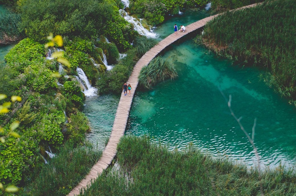 things to do in croatia | trek to see the beautiful plitvice lakes