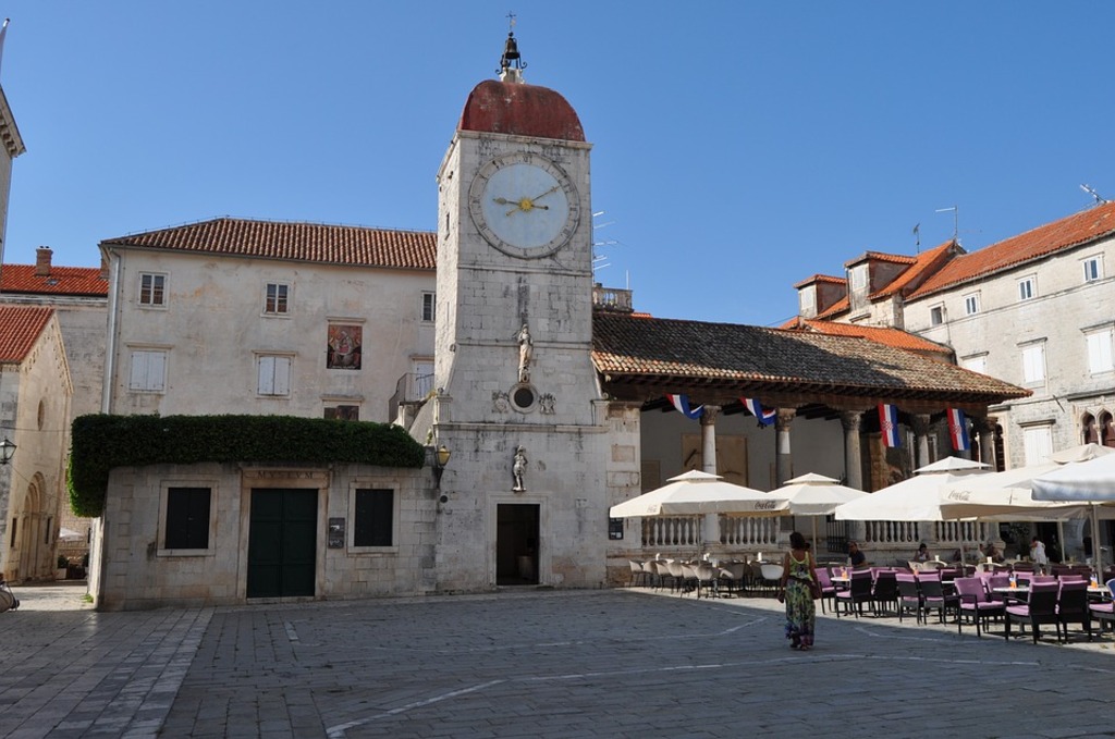 see churches and ancient buildings in trogir