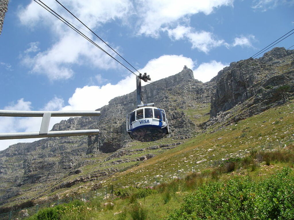 Aerodynamic cable cars take people (and water) to the top of Table Mountain (4609789119)