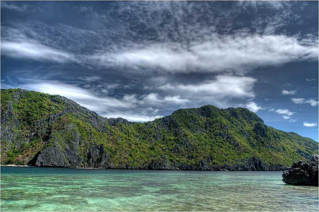 Matinloc island from Tapuitan - panoramio