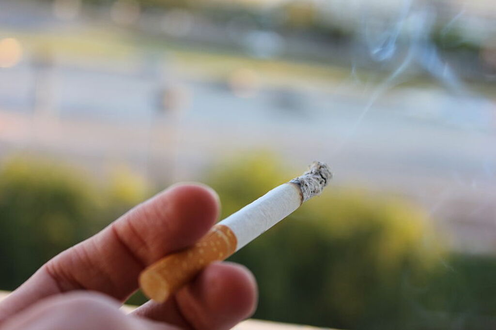 Smoking a cigarette (26088896076)