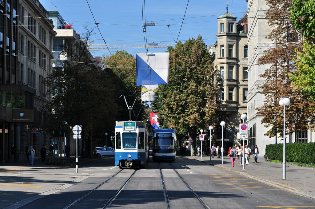 Bahnhofstrasse Zürich - Bürkliplatz-SNB 2010-09-21 15-07-56