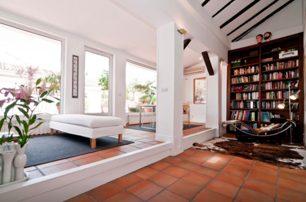 Penthouse with Terrace at Huertas St