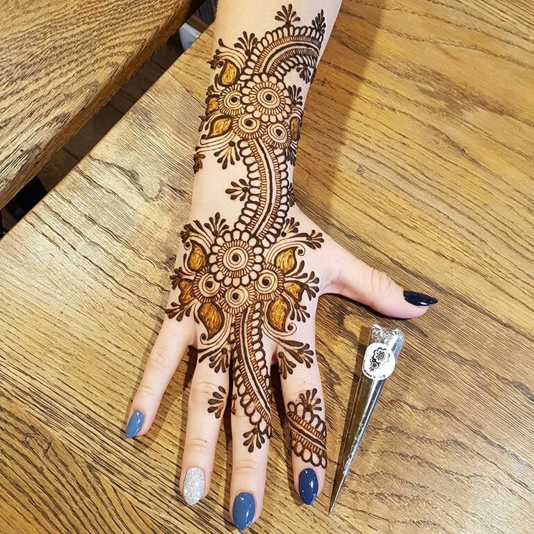 Mehndi and henna cone