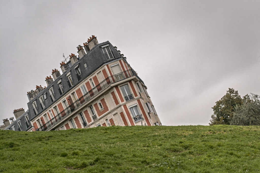 Paris - Sinking House