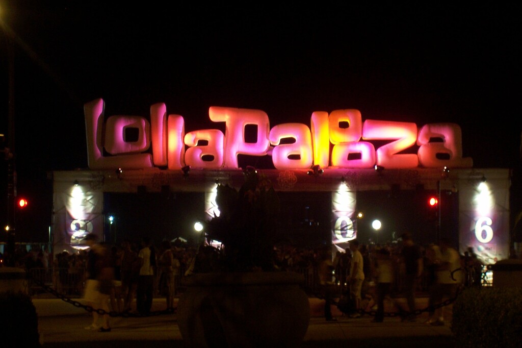 Lollapalooza sign
