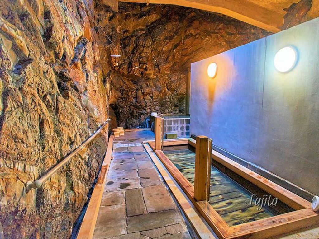 Lodge in comfort at the hot-spring inn of Yuki-ya Ryokan