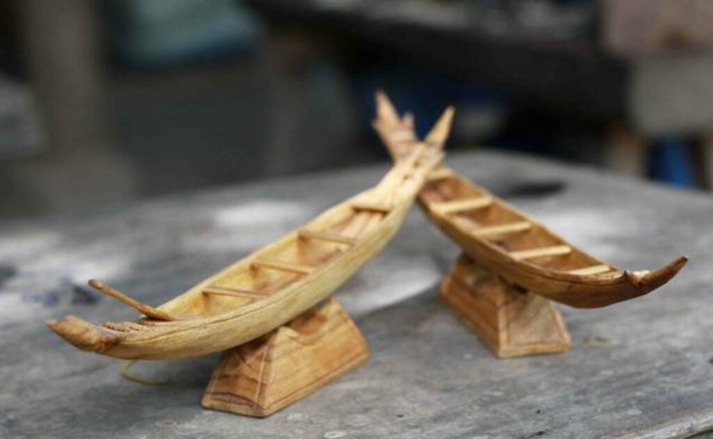 wood carving with royal palace artisan