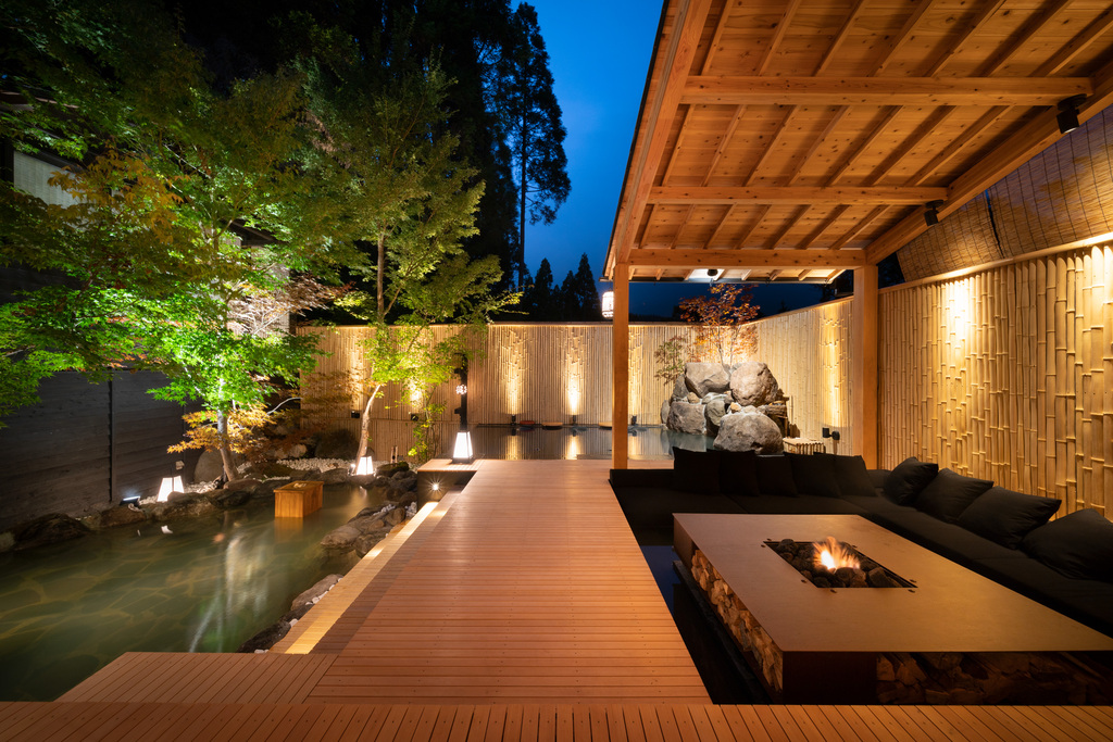 A hot spring paradise surrounded by the peaceful forest