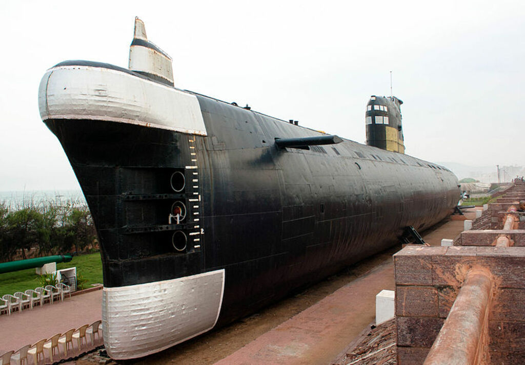 Submarine - Front View (4759833761)