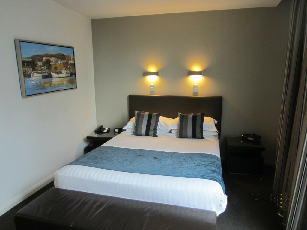 where to stay in hobart | modern hotel rooms in contemporary style