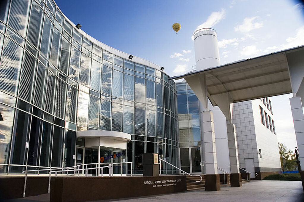 Questacon and balloon