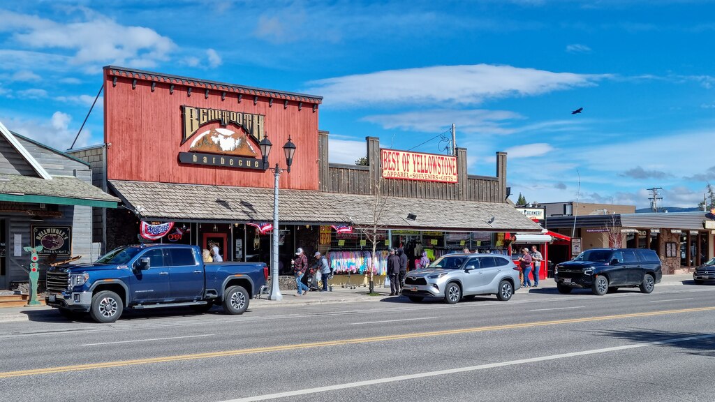 West Yellowstone (MT, USA), N Canyon Street, Shops -- 2022 -- 171246