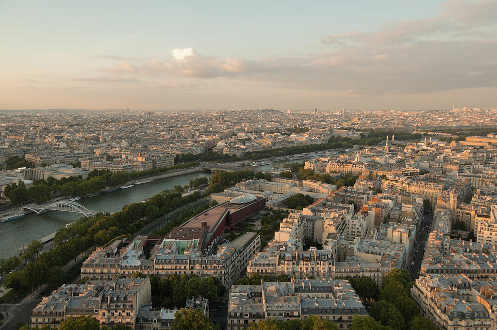 Seine and 7th Arrondissement June 2010