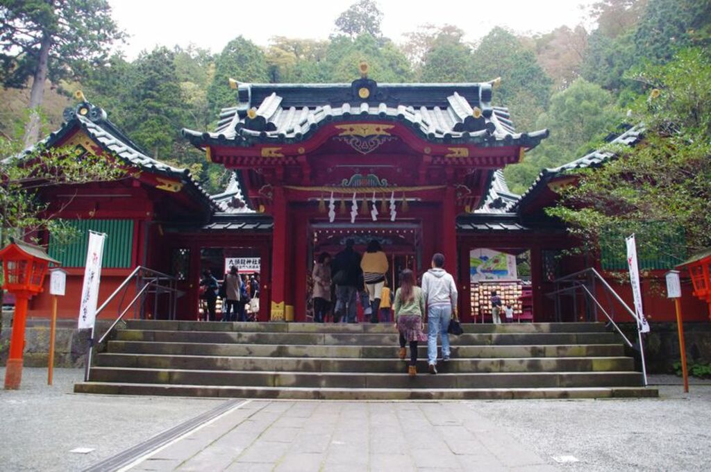 Visit the peaceful oasis of Hakone Shrine